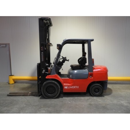 NEUWERTH Logistics SA - Toyota - 02-7FDJF 35 - Chariot-élévateur Diesel