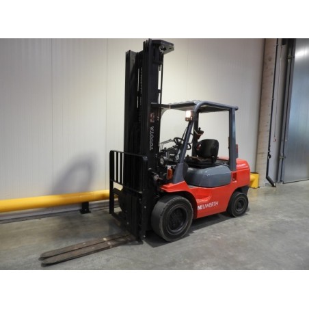 NEUWERTH Logistics SA - Toyota - 02-7FDJF 35 - Chariot-élévateur Diesel