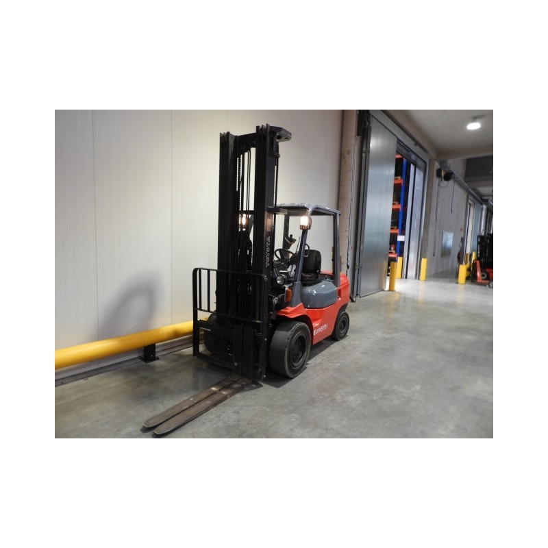 NEUWERTH Logistics SA - Toyota - 02-7FDJF 35 - Chariot-élévateur Diesel