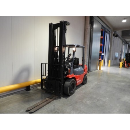 NEUWERTH Logistics SA - Toyota - 02-7FDJF 35 - Chariot-élévateur Diesel