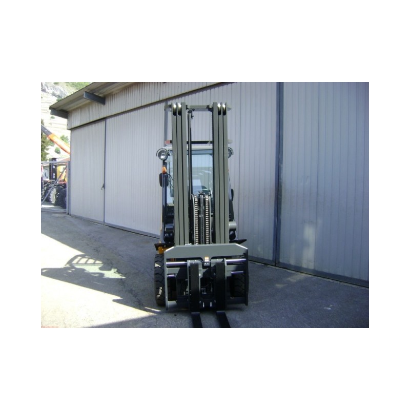 NEUWERTH Logistics SA - Atlet - DL 30 - Chariot-élévateur Diesel