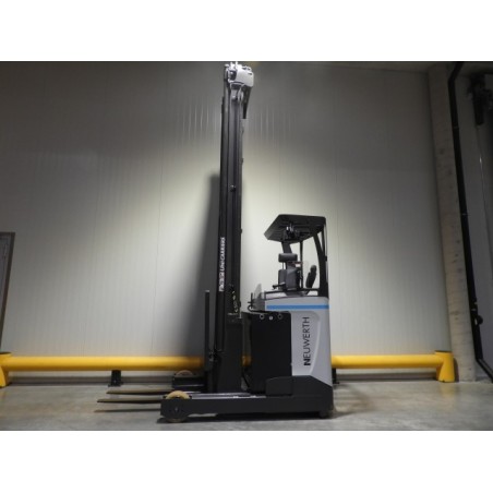 NEUWERTH Logistics SA - Atlet - UHD 200 - Chariot à mât retractable