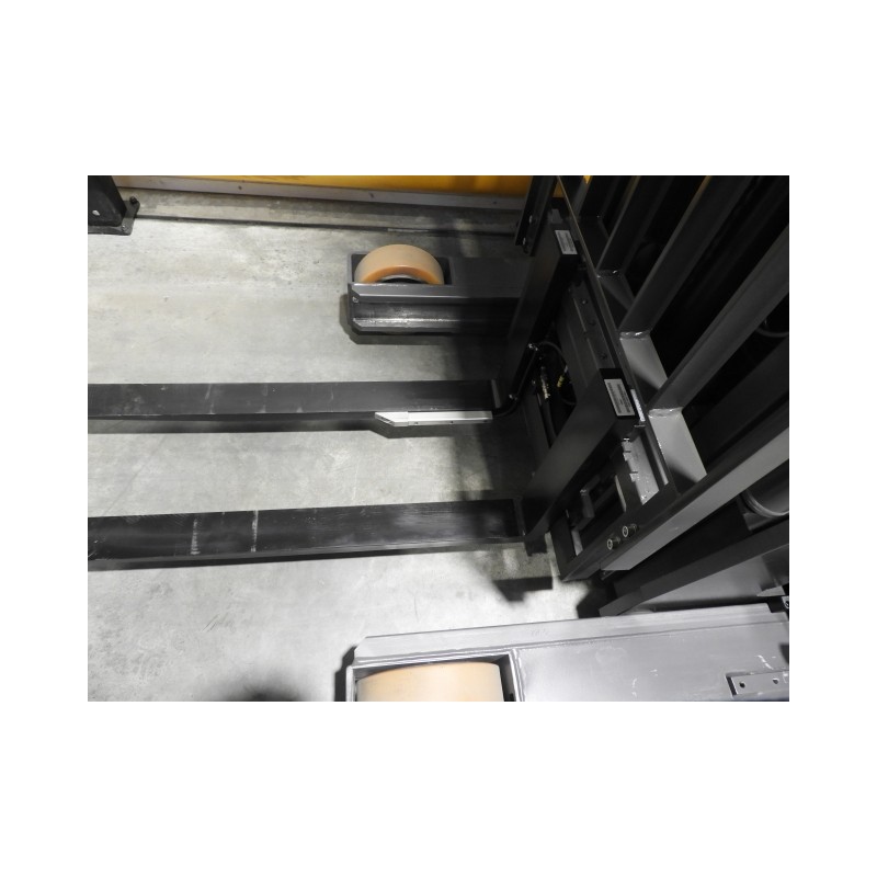 NEUWERTH Logistics SA - Atlet - UHD 200 - Chariot à mât retractable