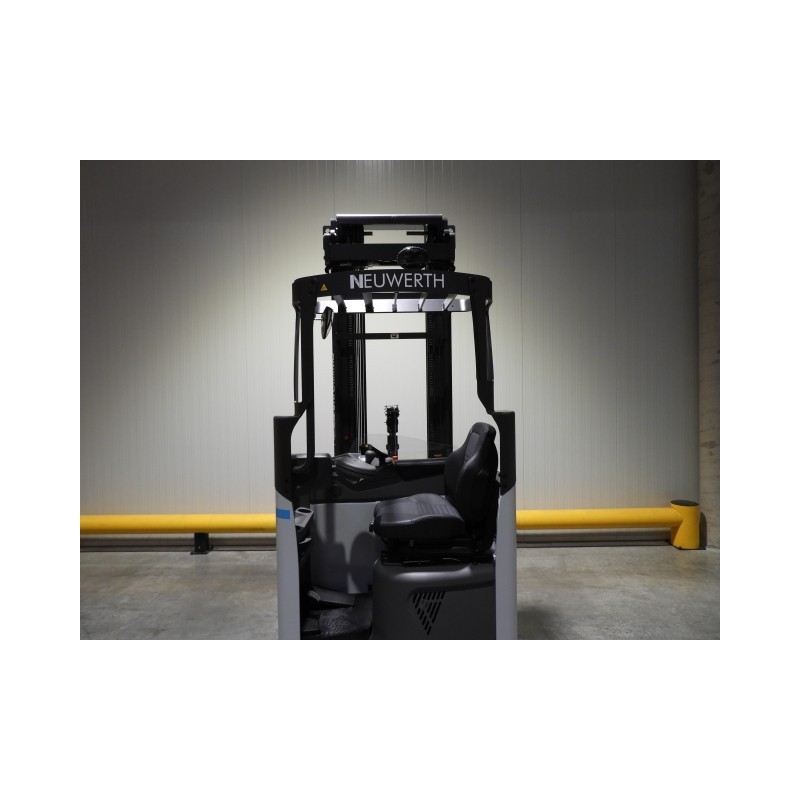 NEUWERTH Logistics SA - Atlet - UND 140 - Chariot à mât retractable