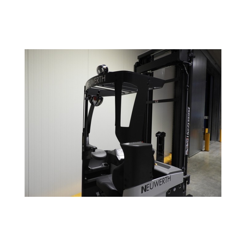 NEUWERTH Logistics SA - Atlet - UND 140 - Chariot à mât retractable