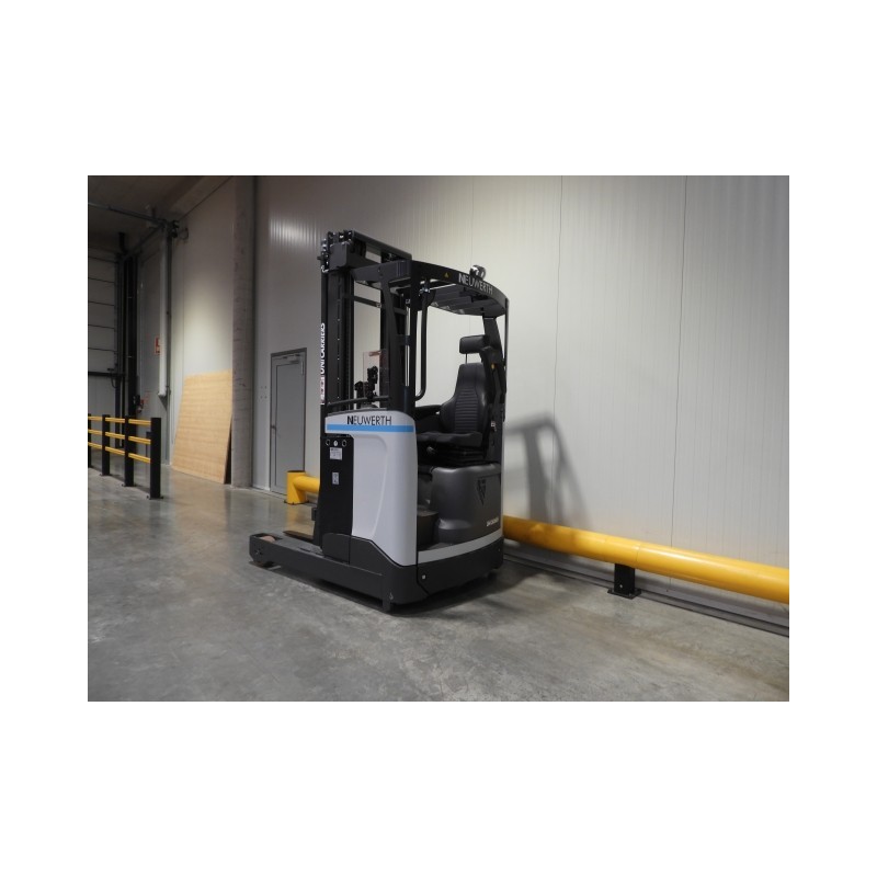 NEUWERTH Logistics SA - Atlet - UMS 160 - Chariot à mât retractable