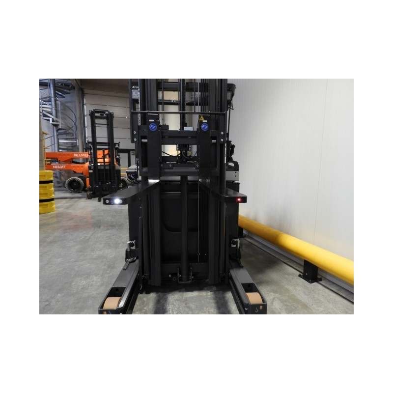 NEUWERTH Logistics SA - Atlet - UMS 160 - Chariot à mât retractable