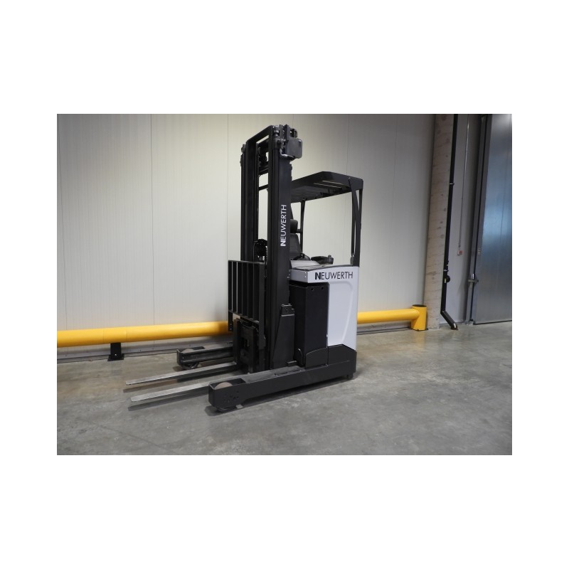 NEUWERTH Logistics SA - Atlet - UMS 160 - Chariot à mât retractable