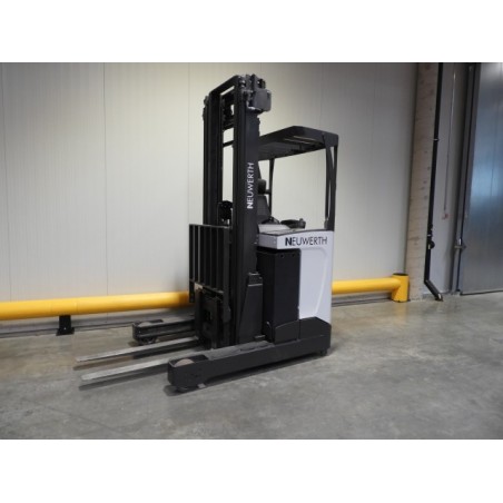 NEUWERTH Logistics SA - Atlet - UMS 160 - Chariot à mât retractable