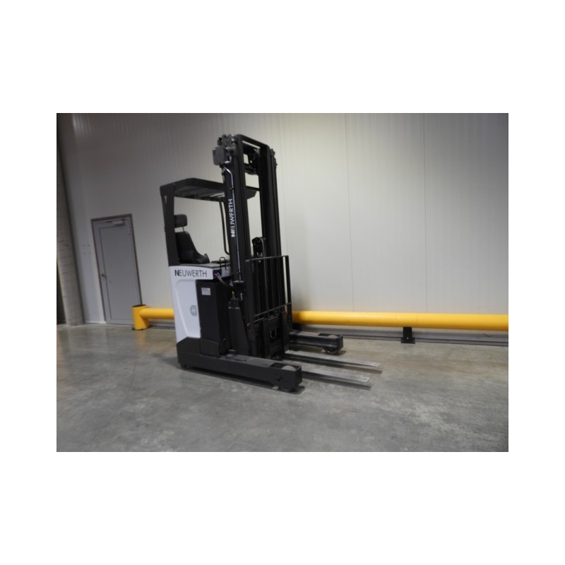 NEUWERTH Logistics SA - Atlet - UMS 160 - Chariot à mât retractable