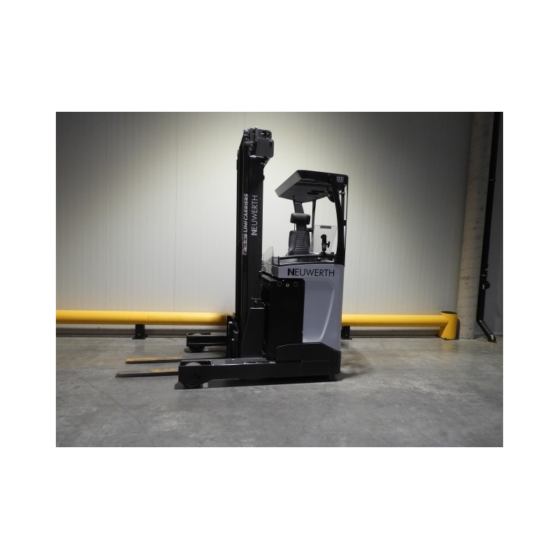 NEUWERTH Logistics SA - Atlet - UMS 160 - Chariot à mât retractable