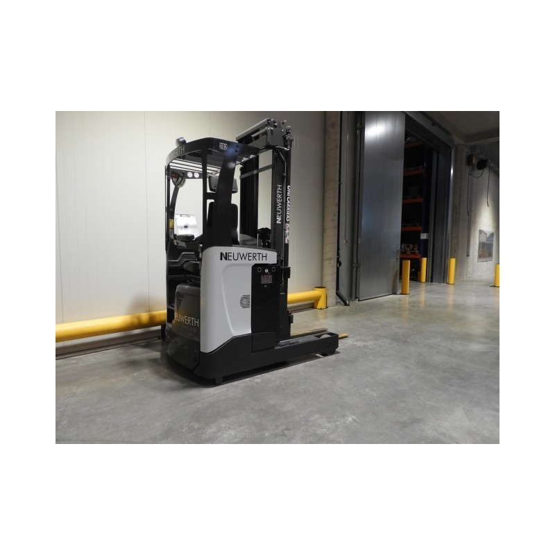 NEUWERTH Logistics SA - Atlet - UMS 160 - Chariot à mât retractable