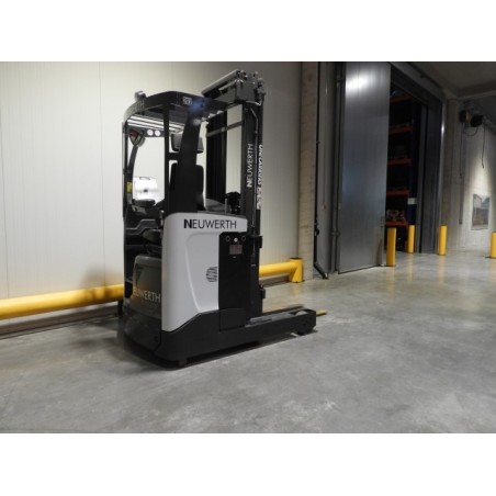 NEUWERTH Logistics SA - Atlet - UMS 160 - Chariot à mât retractable