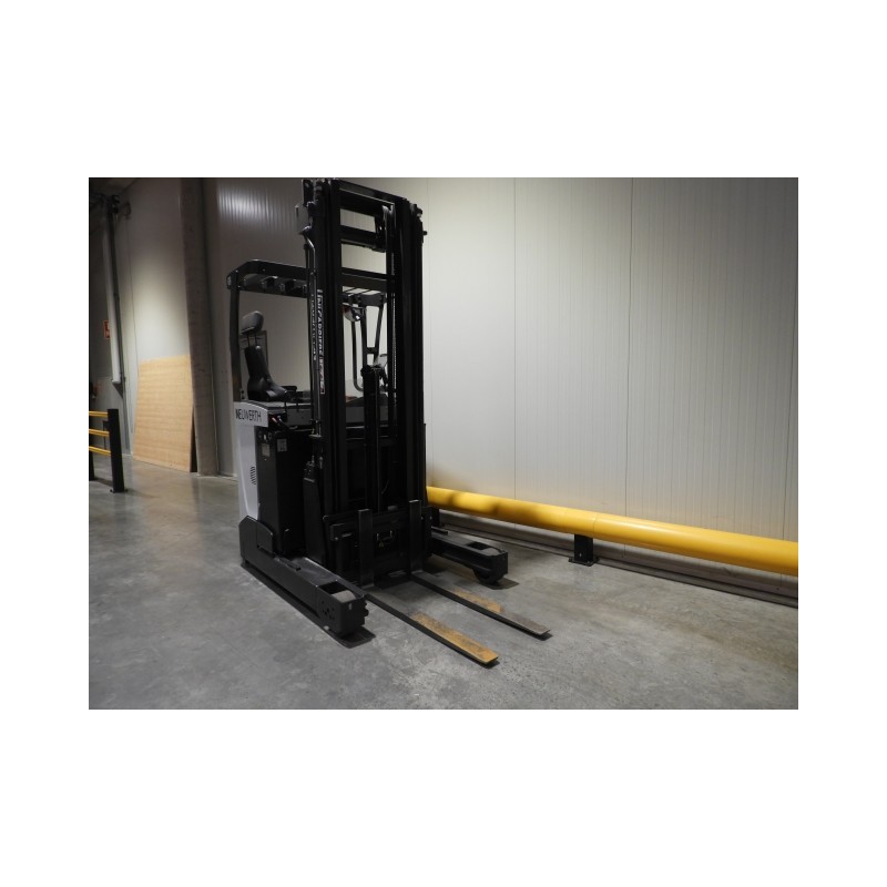 NEUWERTH Logistics SA - Atlet - UMS 160 - Chariot à mât retractable