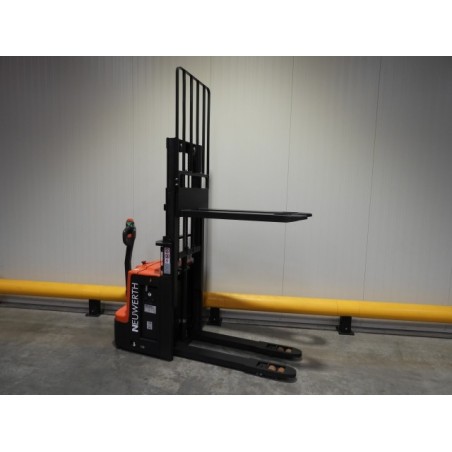 NEUWERTH Logistics SA - Neslift - SR 1000 TD - Gerbeur électrique