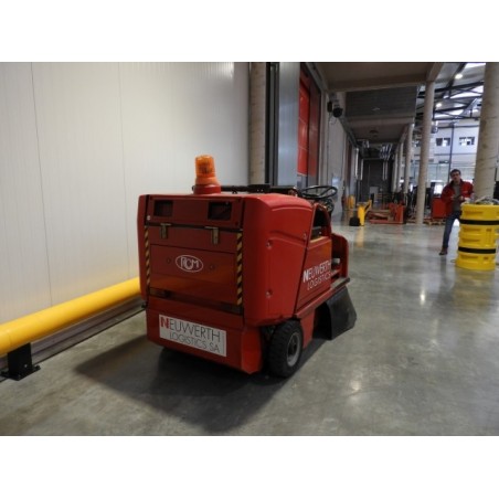 NEUWERTH Logistics SA - Rcm - BOXER E - Balayeuse
