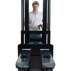 NEUWERTH Logistics SA - Mitsubishi Forklift Trucks - AXiA ES - SBP1xN2R (initial) - Gerbeur 2