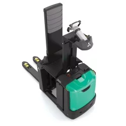 NEUWERTH Logistics SA - Mitsubishi Forklift Trucks - VELiA ES - OPB20-25N2P - Préparateur de commandes