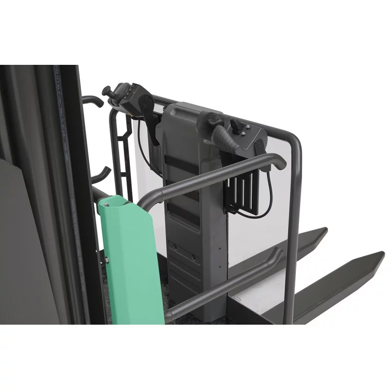 NEUWERTH Logistics SA - Mitsubishi Forklift Trucks - VELiA EX - OPBM10P - Préparateur de commandes