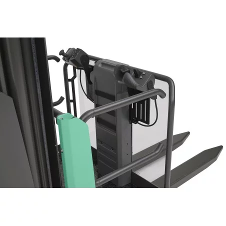 NEUWERTH Logistics SA - Mitsubishi Forklift Trucks - VELiA EX - OPBM10P - Préparateur de commandes